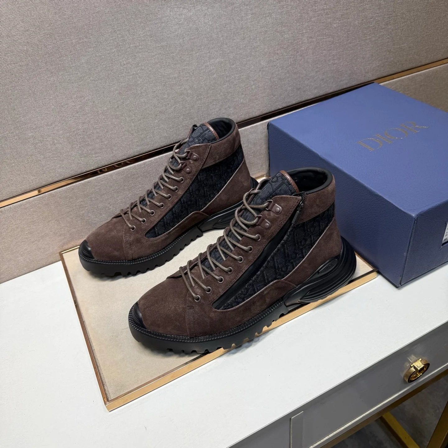 ⬛️Men's shoes 💰p580 [Dior~] Men's casual high-top shoes 2025z cabinet sales simultaneously 🔶Size: 39-44 #️⃣ 🔷2 colors🔜The upper is made of multi-material splicing➕Genuine leather lining, comfortable and breathable, sole: original comfortable and wear-resistant outsole, ⚠️Real shot📱Photographed🎬The real thing is better📢📢📢